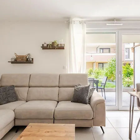 Apartamento Magnificent T2 With Private Garden 500m From Barr