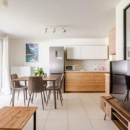Apartamento Magnificent T2 With Private Garden 500m From