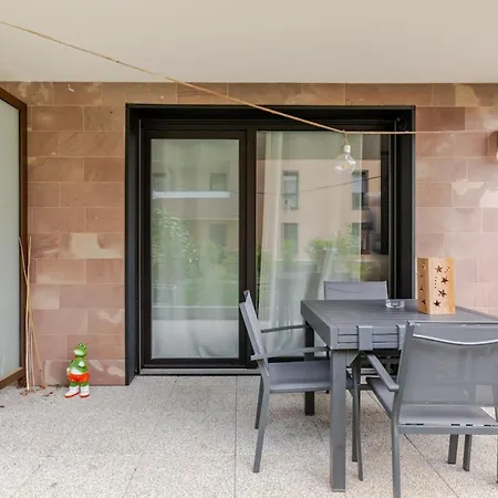 Magnificent T2 With Private Garden 500m From Apartamento